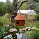 Vogelvoederhuisje van Terracotta – Handgemaakt – Natuurlijk & Decoratief – Ø 27 cm