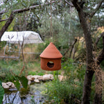 Vogelvoederhuisje van Terracotta – Handgemaakt – Natuurlijk & Decoratief – Ø 27 cm