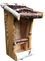 Dutchlander - Vogelvoedersilo – Muurbevestiging – Berkenhout met Wilgen Dak – Plexiglas Venster – 15x19x30 cm
